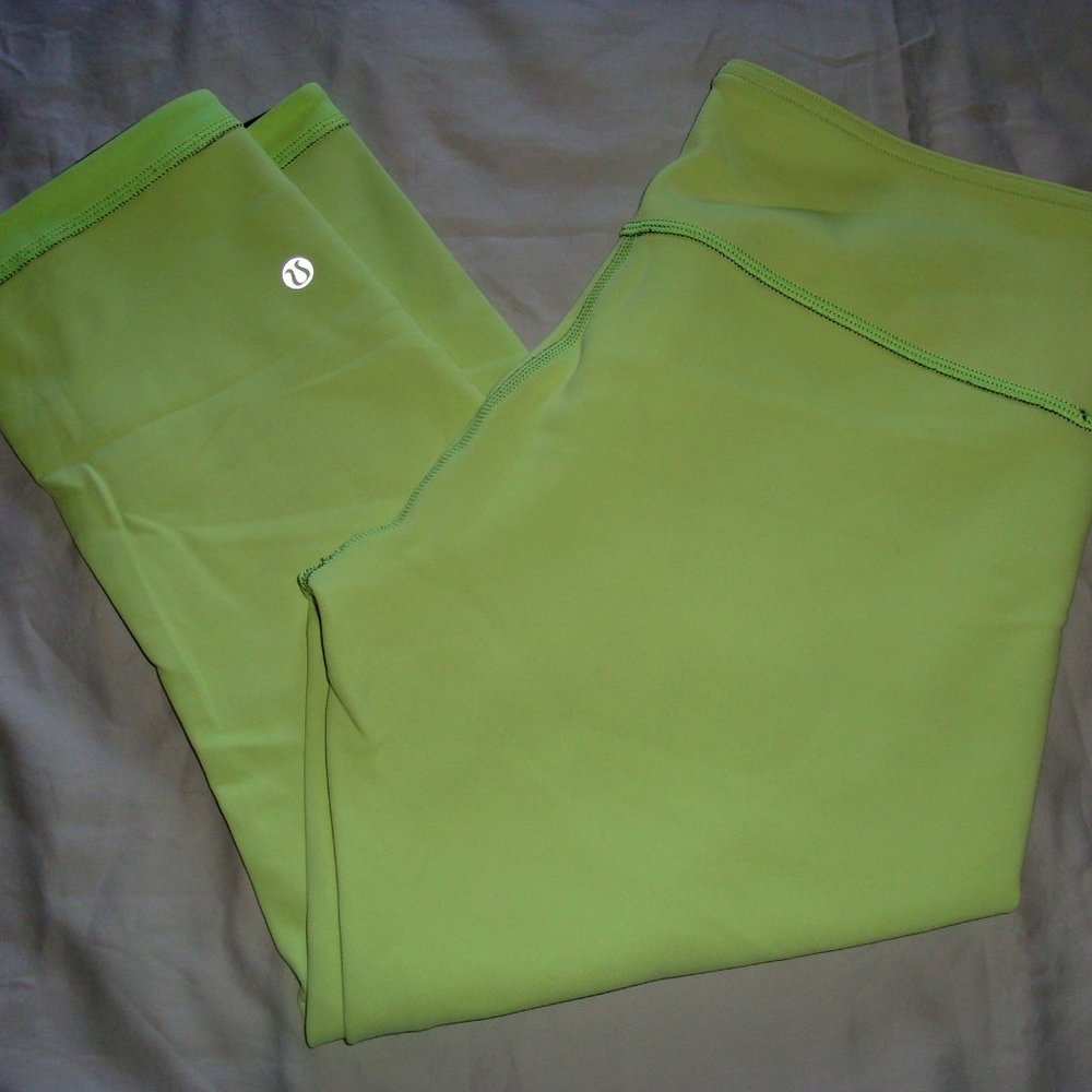 Lululemon Reversible Size 8 Crops